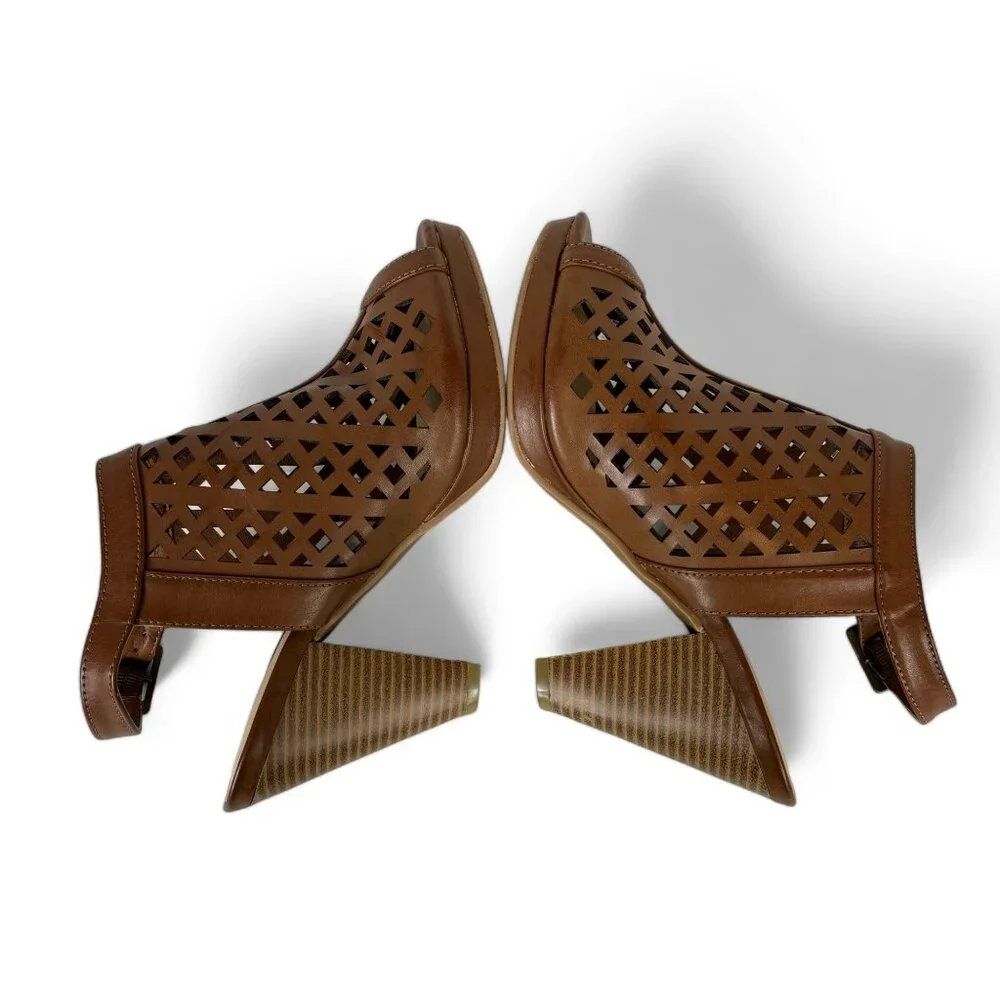 CL BY LAUNDRY Womens Ankle Buckle Sandal Size 7.5M Brown Faux Leather Perforated